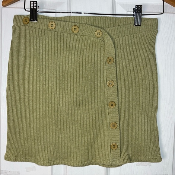 Urban outfitters Olive sage  Button-Down Mini Skirt new size medium - Picture 4 of 10